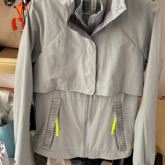 Lululemon The Best Vest 3-in-1 Running Light Vest - Silver Fox Size 8 EUC - Picture 10 of 14